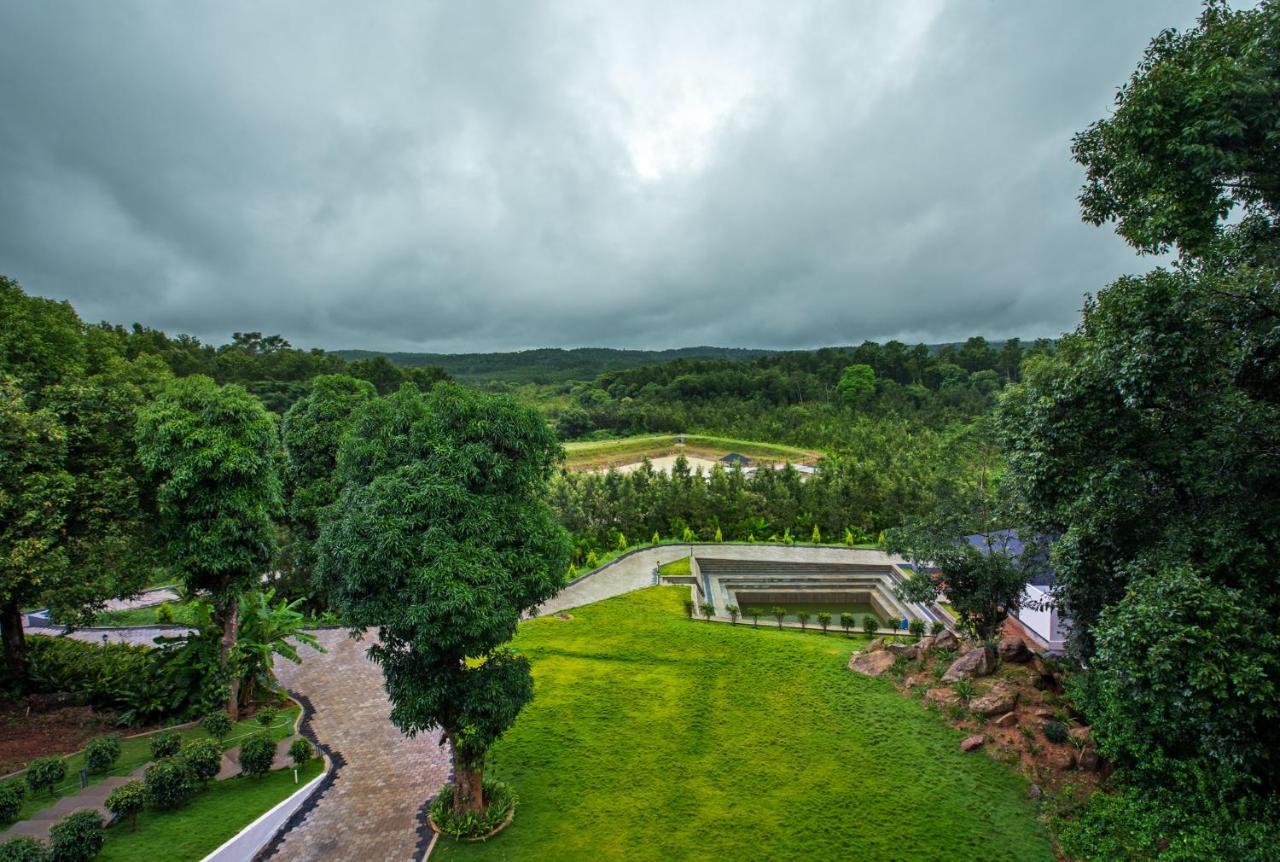 Vismita County Hotel Chikmagalur Exterior photo