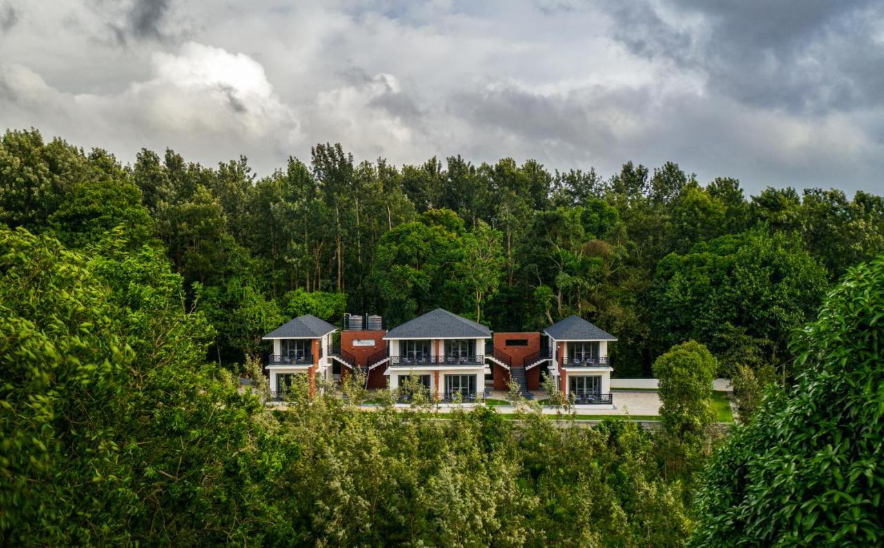 Vismita County Hotel Chikmagalur Exterior photo