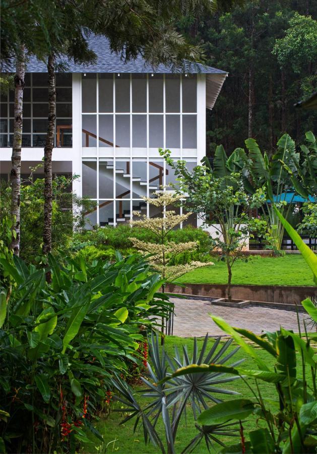 Vismita County Hotel Chikmagalur Exterior photo